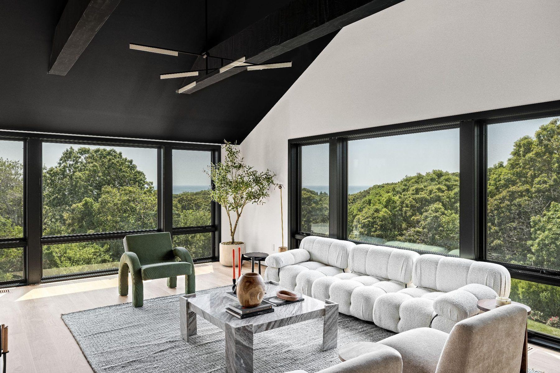 12 Tara Road, Montauk, the Hamptons, staged by Stage One